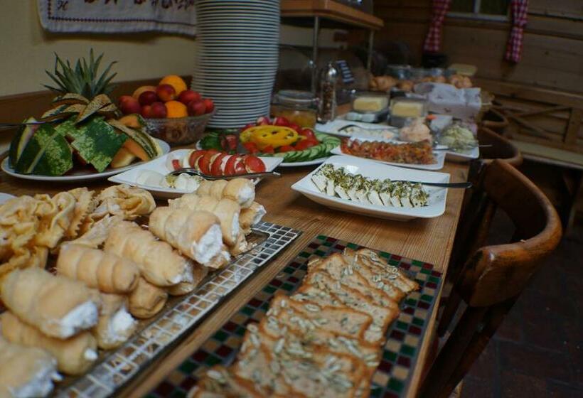 ベッドアンドブレックファースト Weingut Buschenschank Schneiderannerl