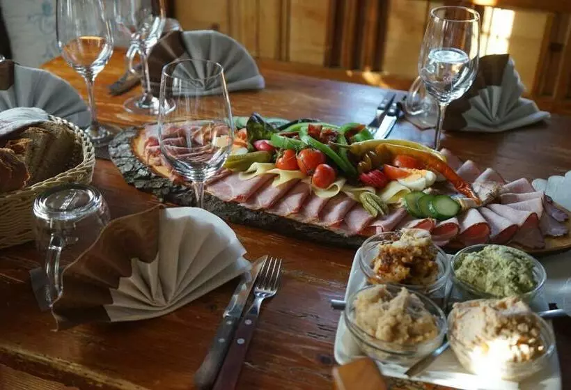 Aamiaismajoitus (B&B) Weingut Buschenschank Schneiderannerl