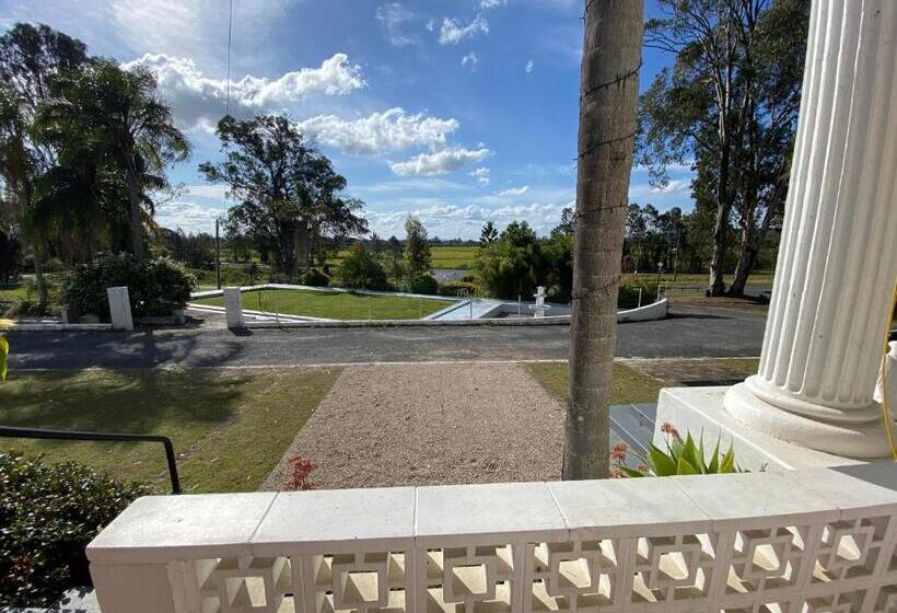 Dukes Plantation Retro Motel