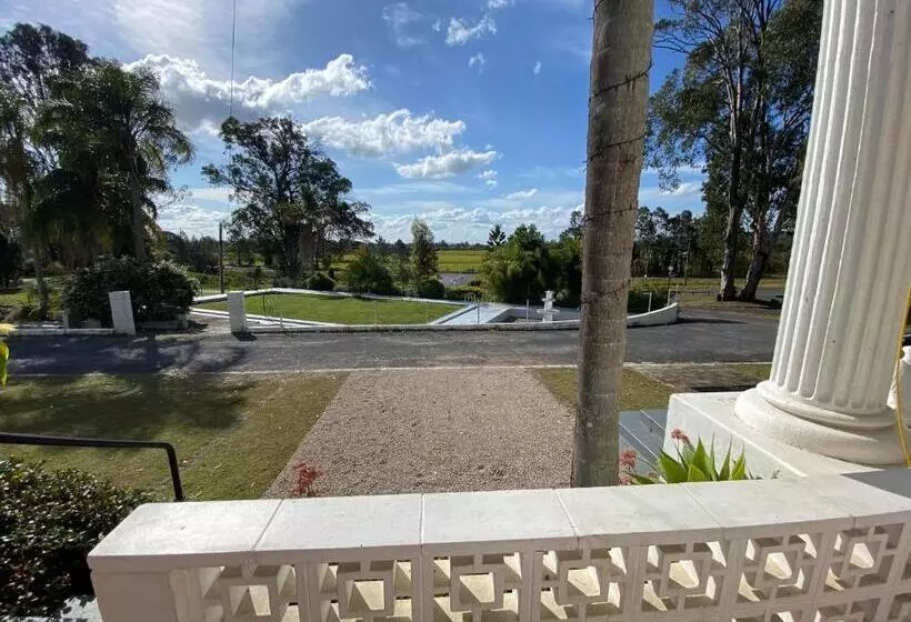 Dukes Plantation Retro Motel