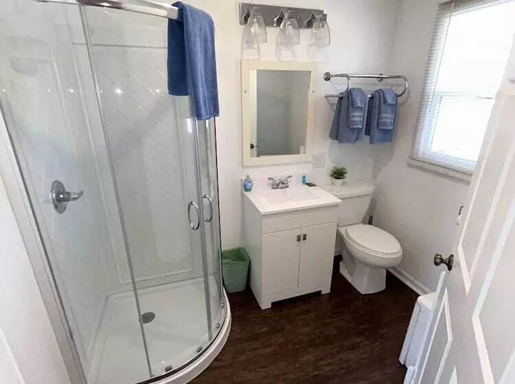 Hillcrest Inn & Motel