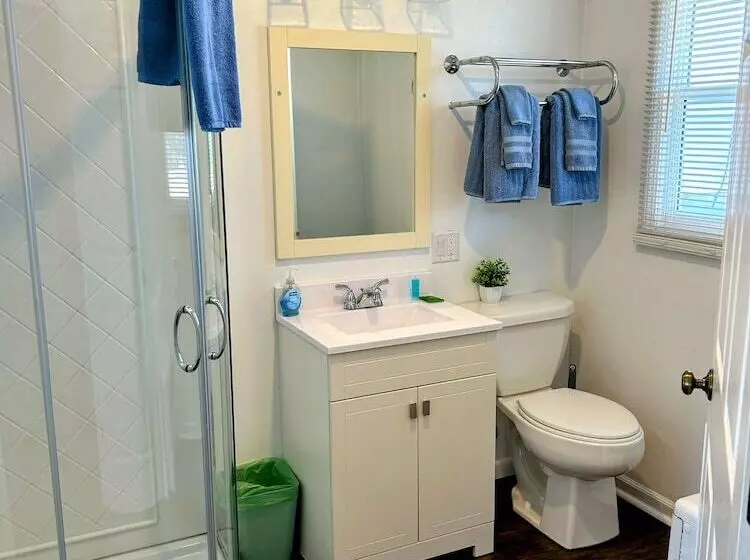 Hillcrest Inn & Motel