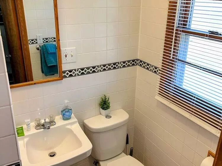 Hillcrest Inn & Motel