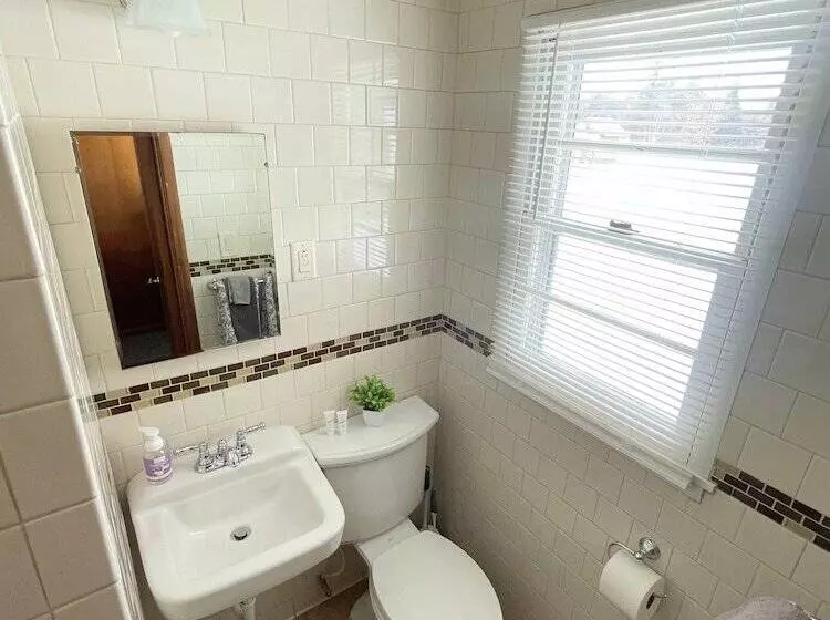 Hillcrest Inn & Motel