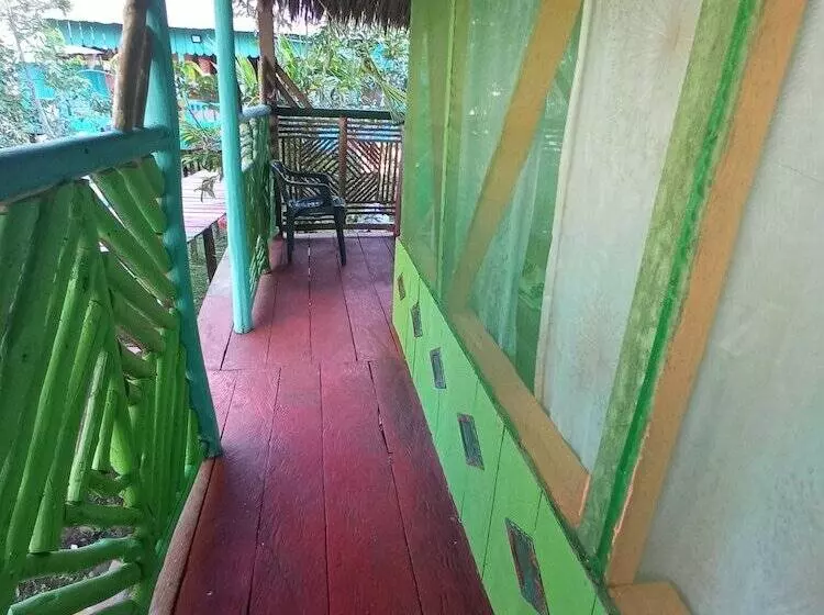 Hostal Búho Amazonas Tours   Hostel