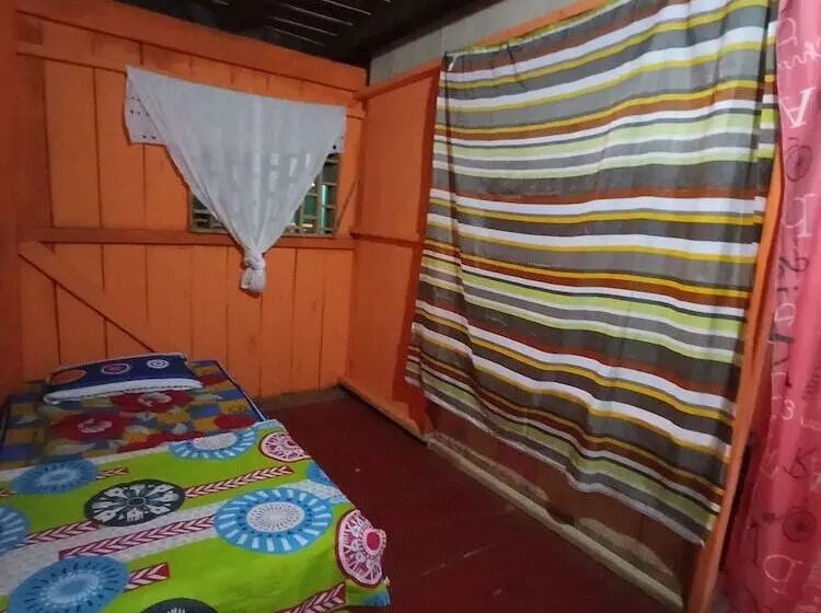 Hostal Búho Amazonas Tours   Hostel