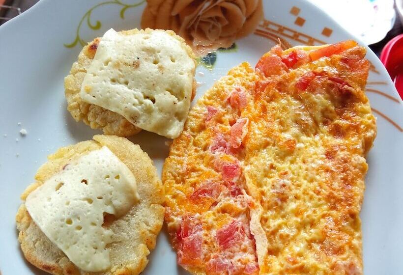 Hostal Búho Amazonas Tours   Hostel