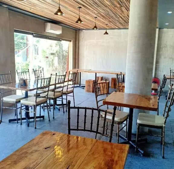 ホテル La Gensol Plaza