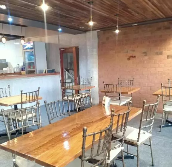 ホテル La Gensol Plaza