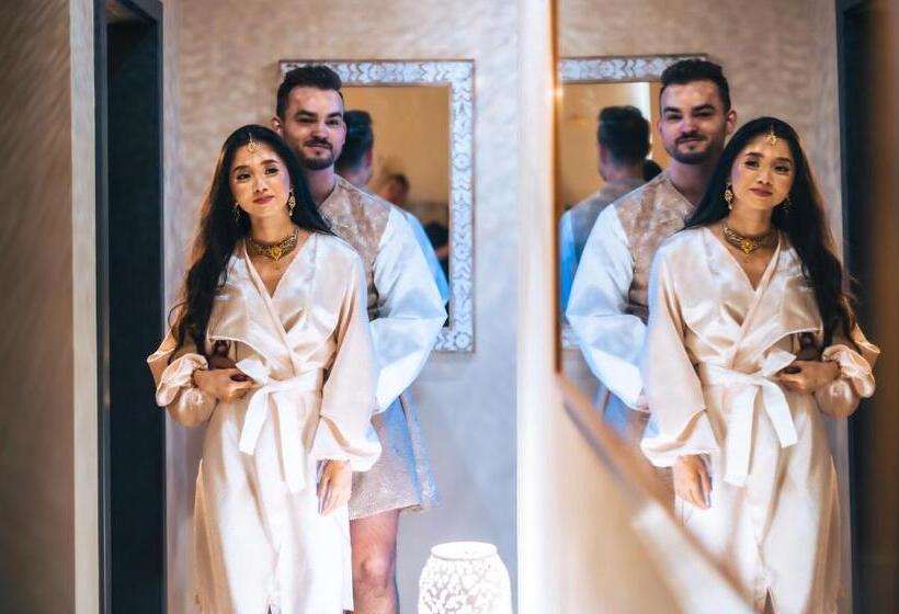 호텔 Oroom Persia   Role Play For Couples In Brno