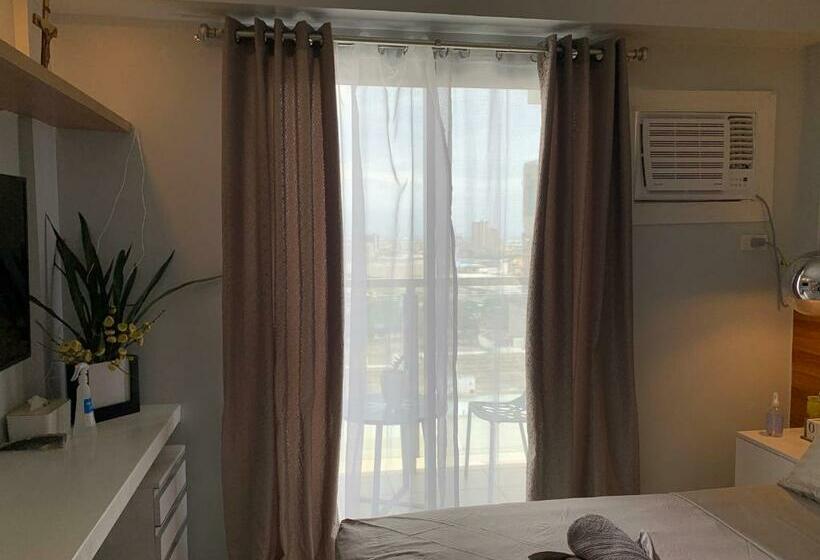 Neat And Cozy Minimalist Studio