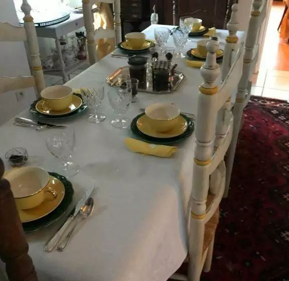 ベッドアンドブレックファースト L Hirondelle