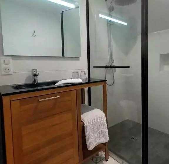 Aamiaismajoitus (B&B) Manoir De Pierreville