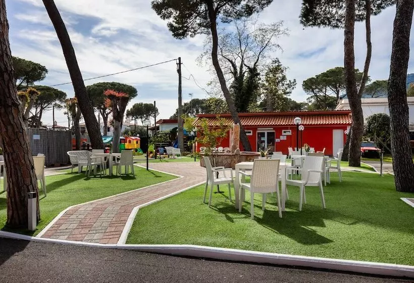 Hotelli Anxur Village Camping