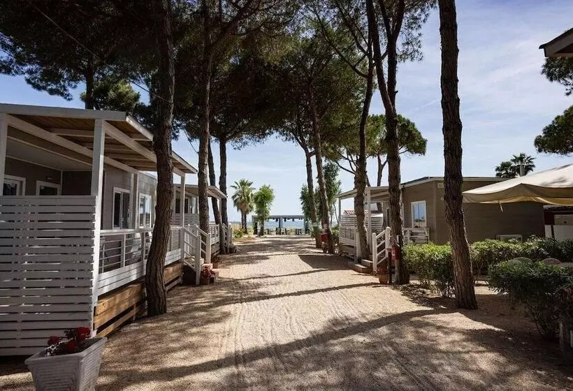 Hotelli Anxur Village Camping