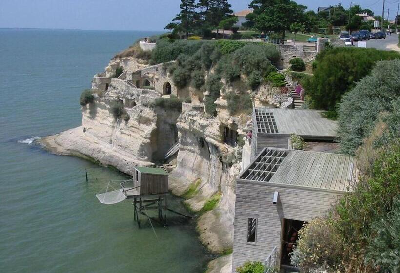 بنسيون Les Vieilles Pierres