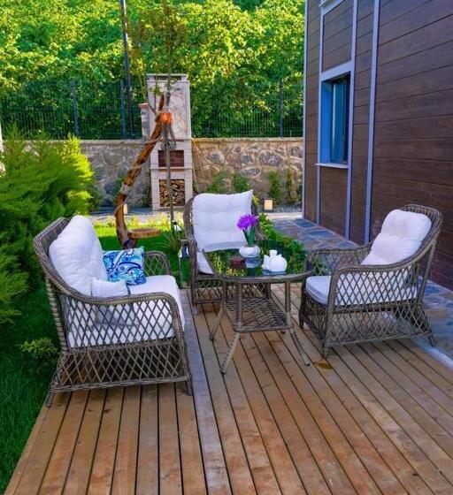 Poison Garden Sui̇te