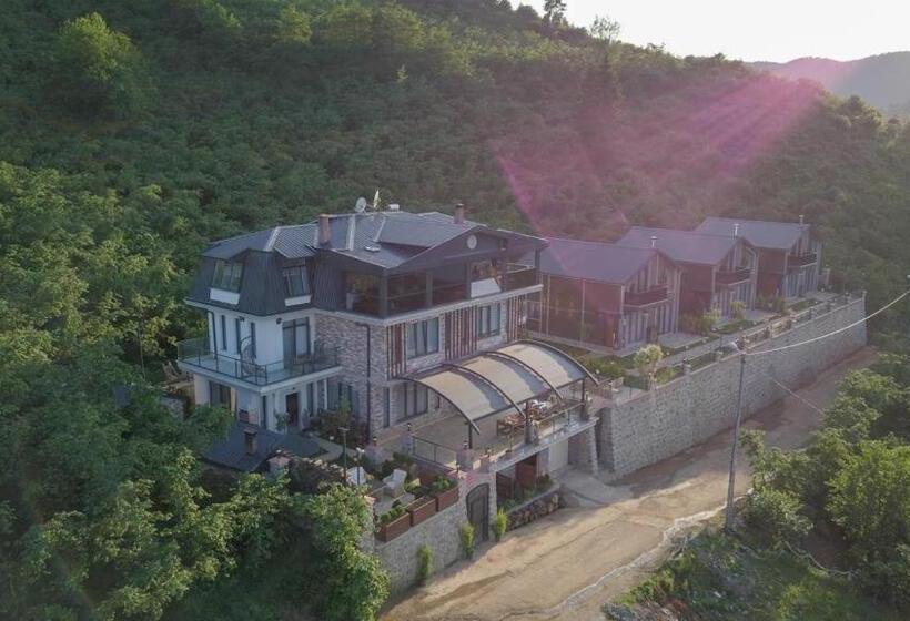 Poison Garden Sui̇te