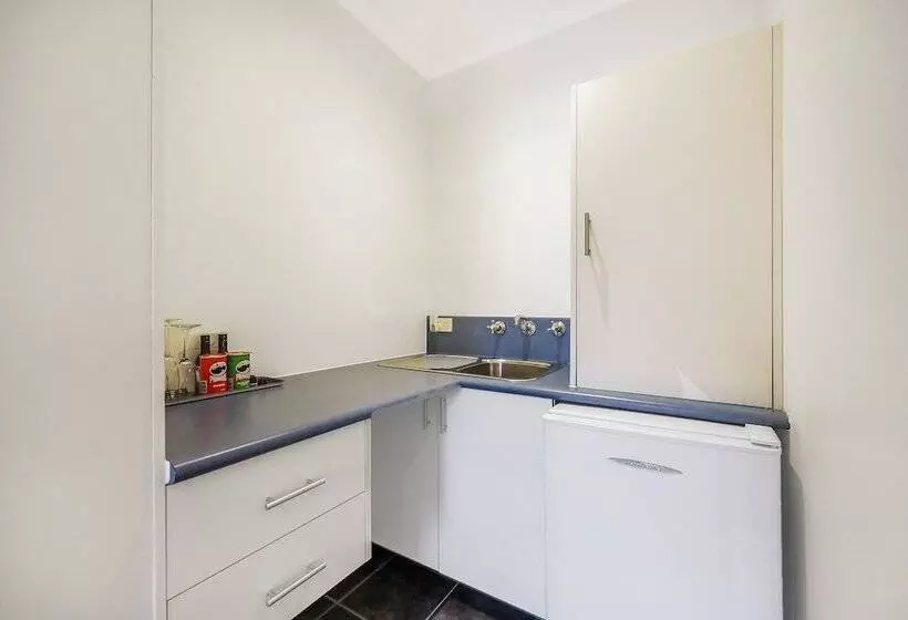 Hamilton Townhouse Motel