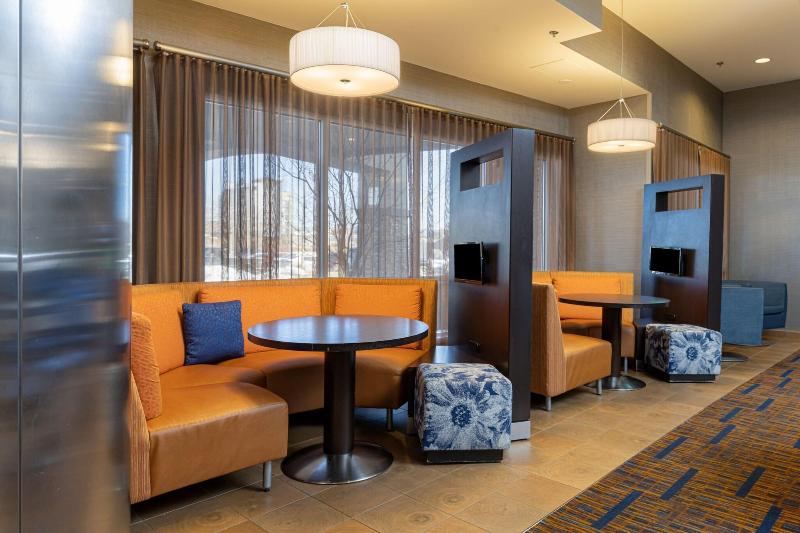 ホテル Courtyard By Marriott Asheville Airport