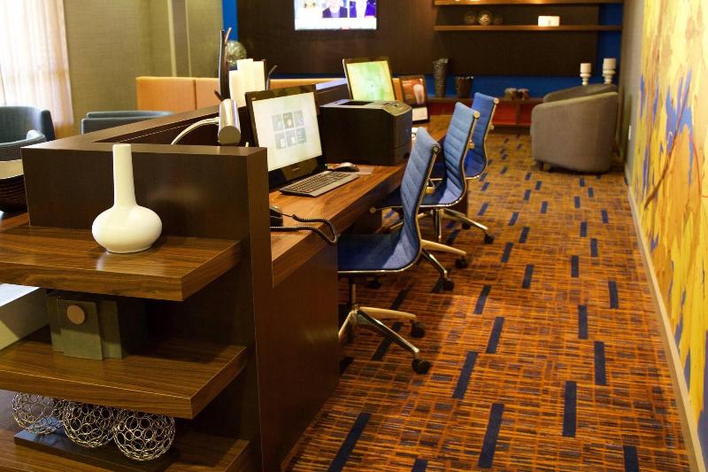 ホテル Courtyard By Marriott Asheville Airport