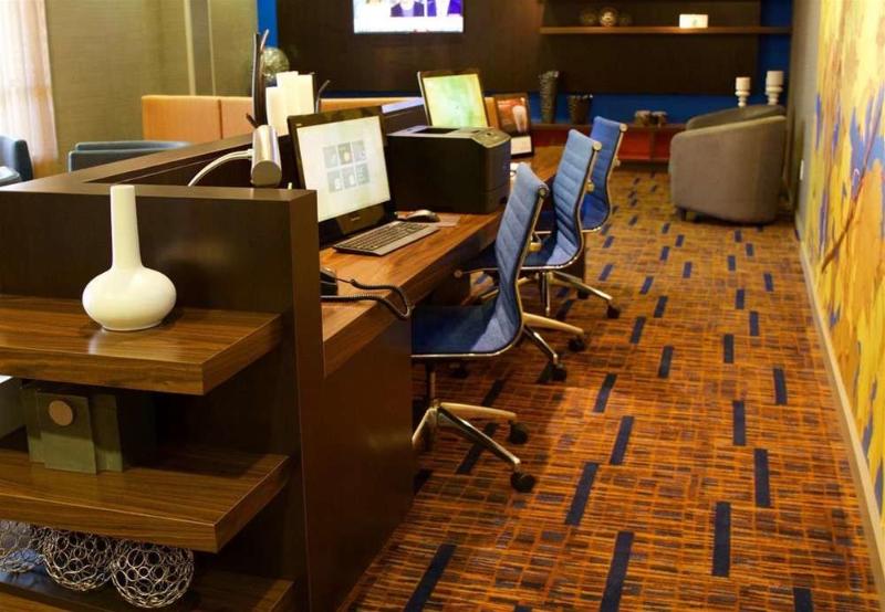 ホテル Courtyard By Marriott Asheville Airport