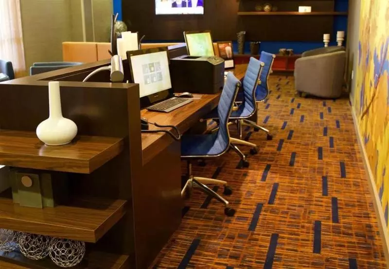 Otel Courtyard By Marriott Asheville Airport