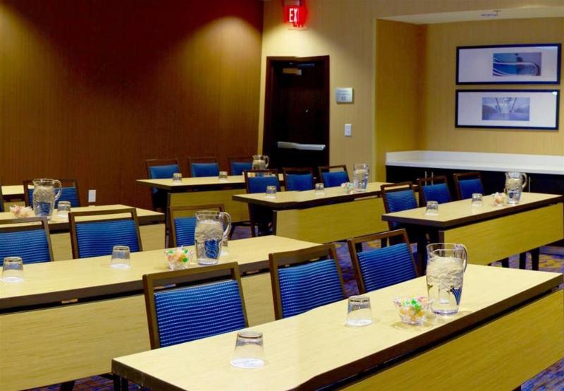 ホテル Courtyard By Marriott Asheville Airport