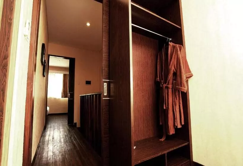 Отель Devata Suites And Residence