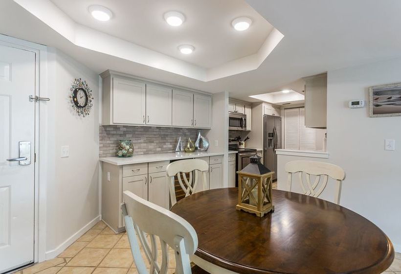 Hotel Hodnett Cooper's Beach Club