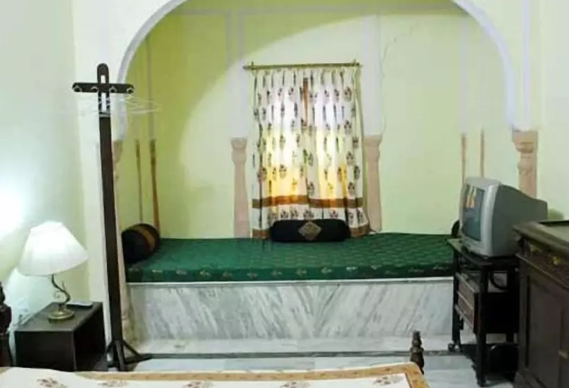 בית מלון כפרי Janak Palace