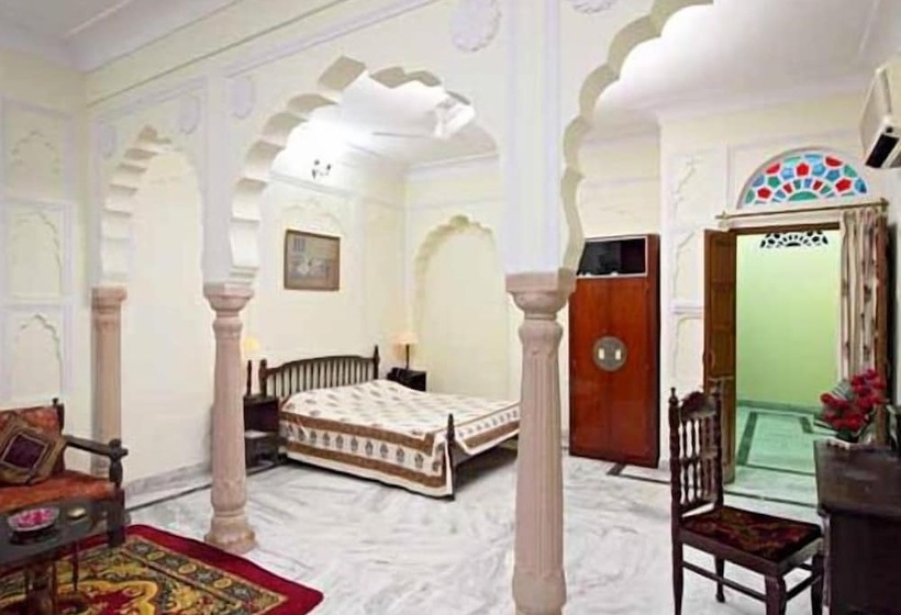 ホテル Janak Palace