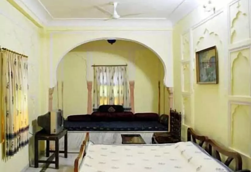 בית מלון כפרי Janak Palace