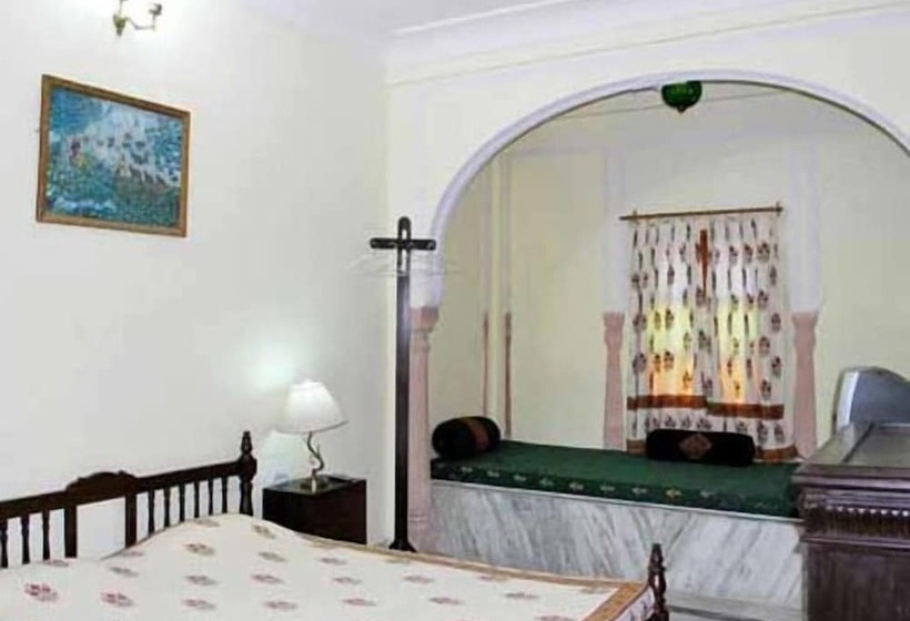 ホテル Janak Palace