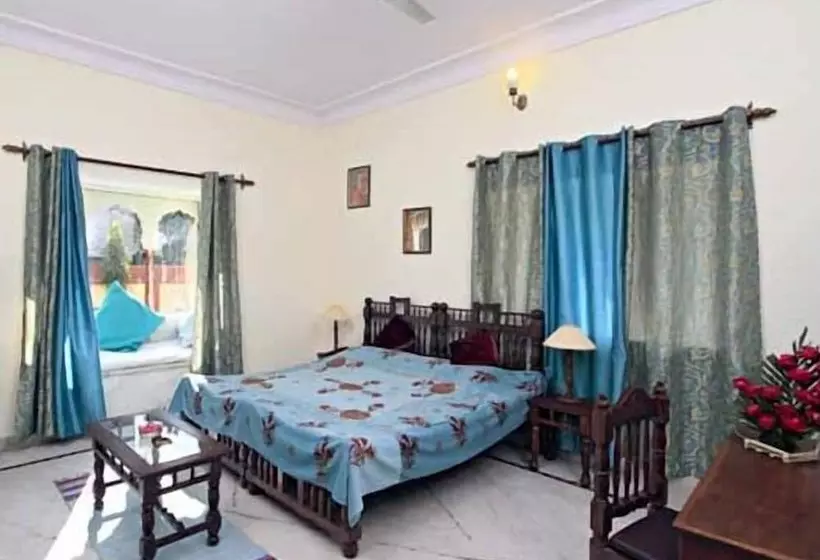 בית מלון כפרי Janak Palace