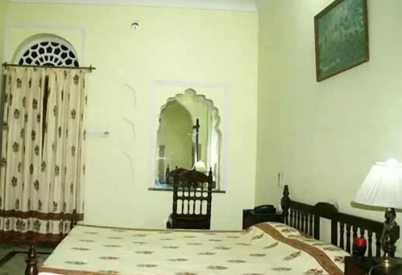 בית מלון כפרי Janak Palace