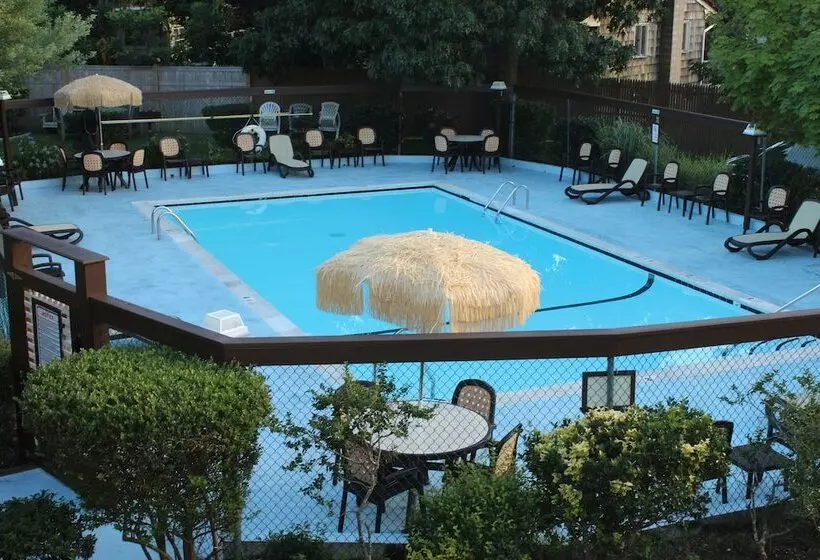 ホテル Kenny's Tipperary Inn