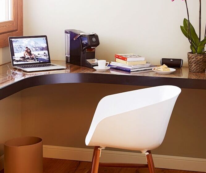 Montana Lodge & Spa, By R Collection Hotels