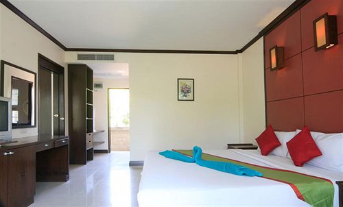 בית מלון כפרי Nirundorn Resort Chaam