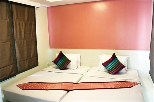 בית מלון כפרי Nirundorn Resort Chaam