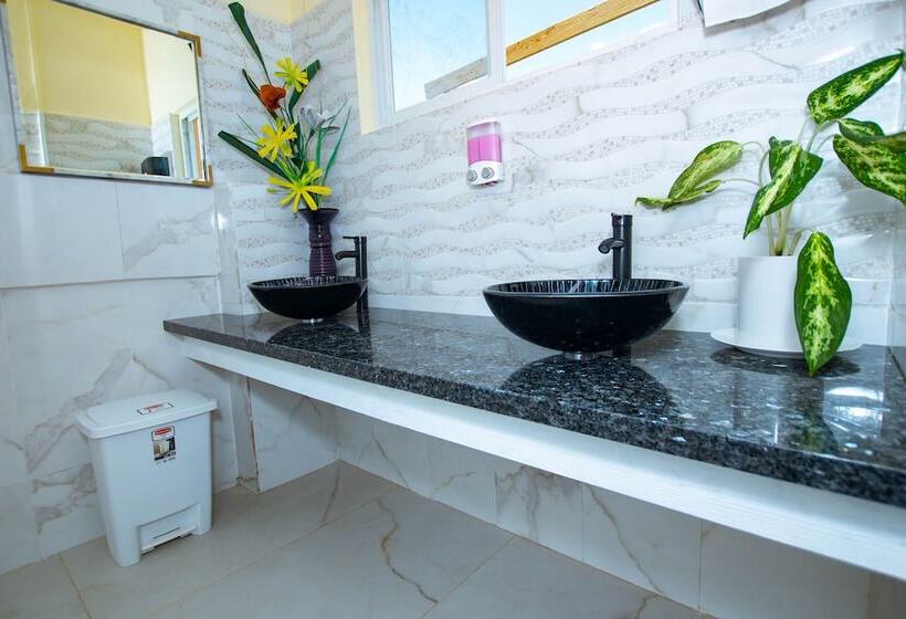 هتل Point Salines