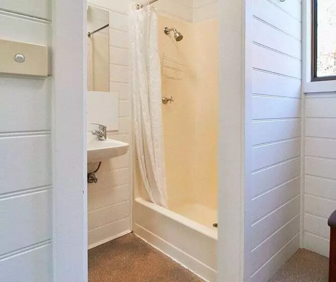 فندق Surfside Holiday Park