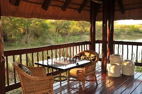 هتل Thornybush Waterside Lodge