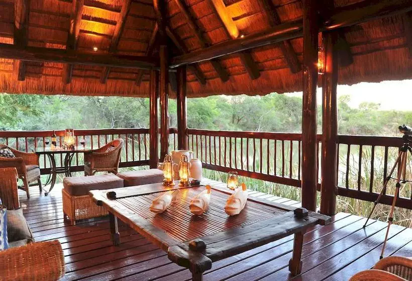 هتل Thornybush Waterside Lodge