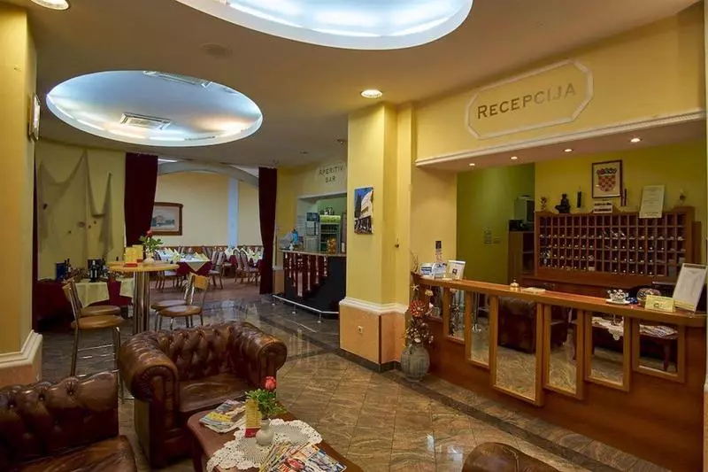 ホテル Vila Ružica Glavna Zgrada I Depandanse