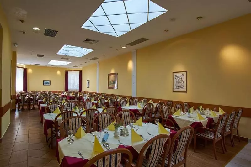 ホテル Vila Ružica Glavna Zgrada I Depandanse