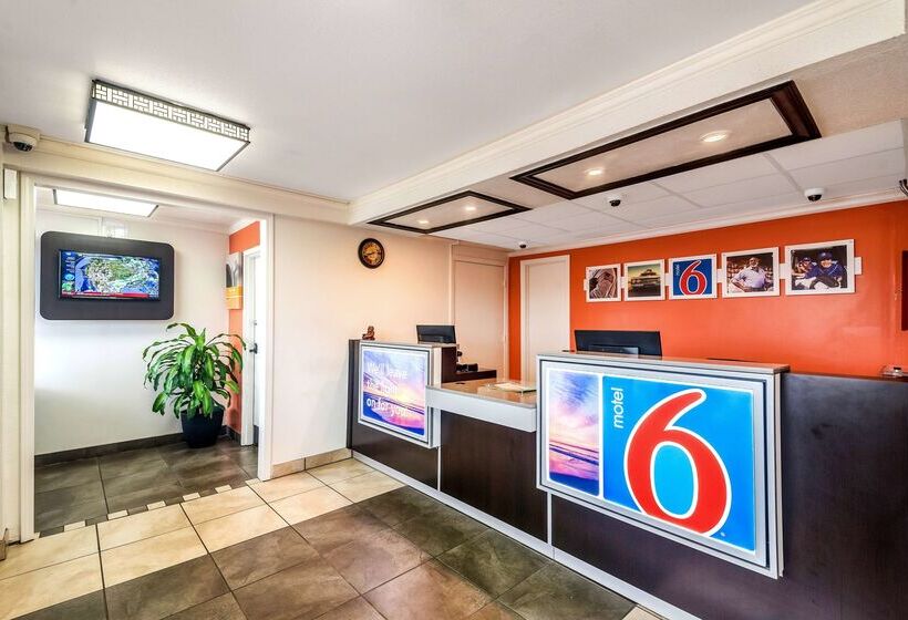 Motel 6 Anniston, Al