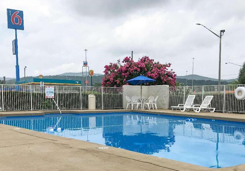 Motel 6 Anniston, Al