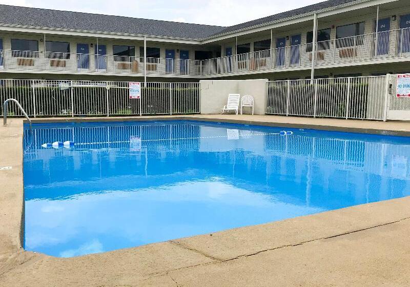 Motel 6 Anniston, Al