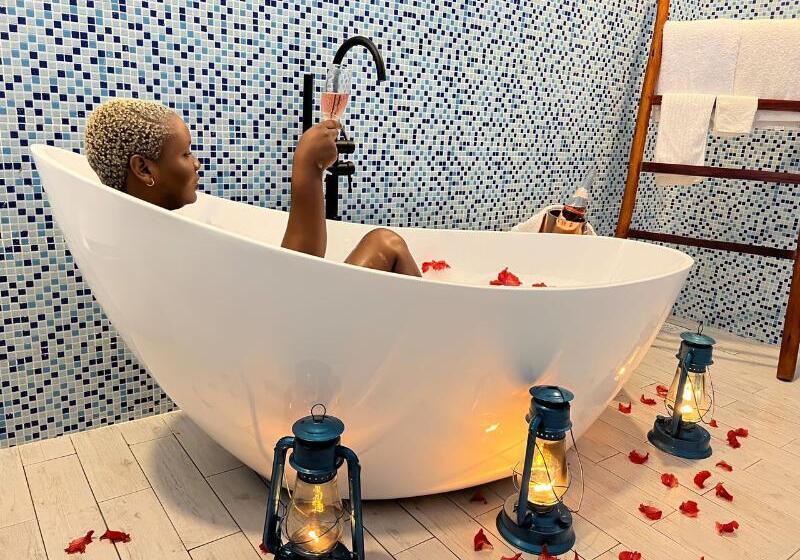 酒店 Asante Sana Beachfront